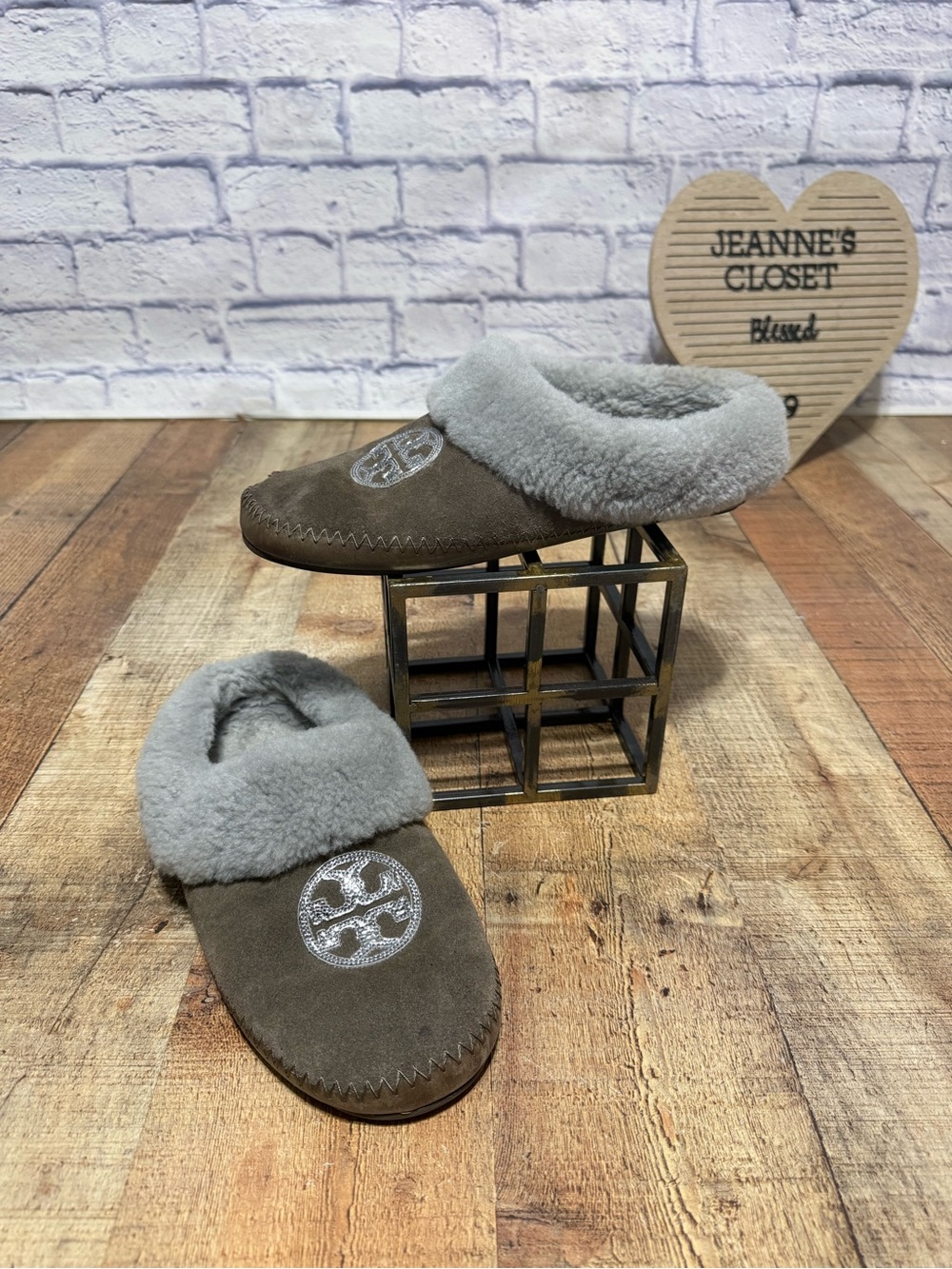 Tory Burch Slippers with flaw
